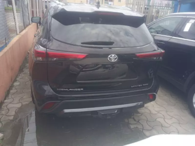 Toyota Highlander   - 2021
