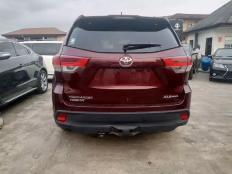Toyota Highlander   - 2014