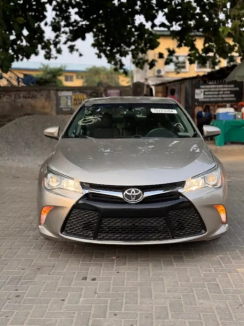 Toyota Camry   - 2016