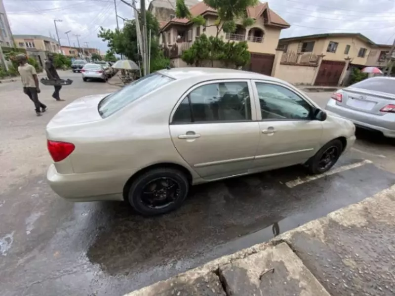 Toyota Camry   - 2013