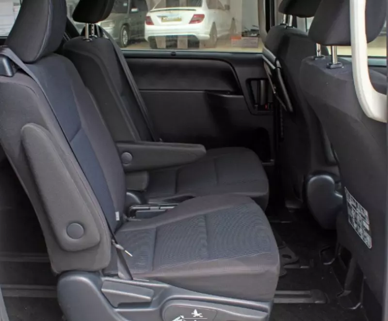 Toyota Voxy    - 2018