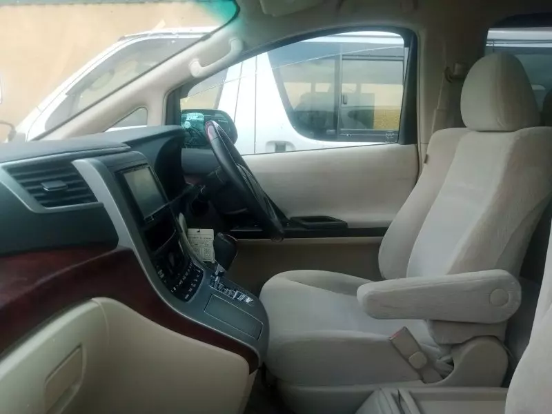 Toyota Alphard   - 2010