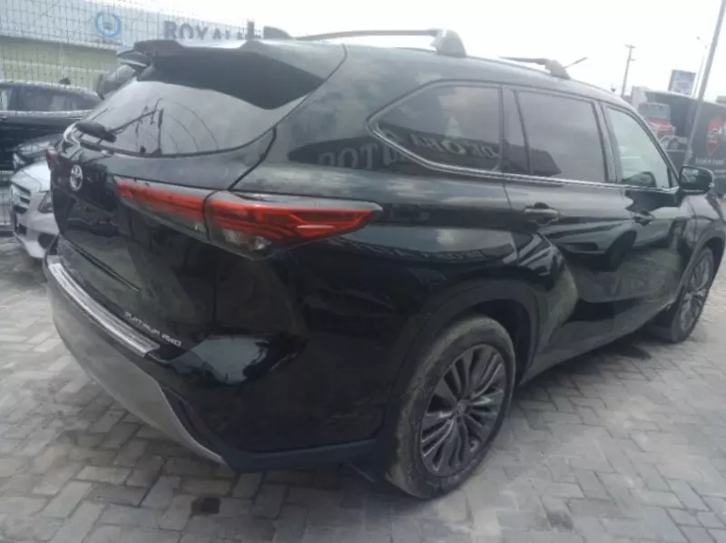 Toyota Highlander   - 2020