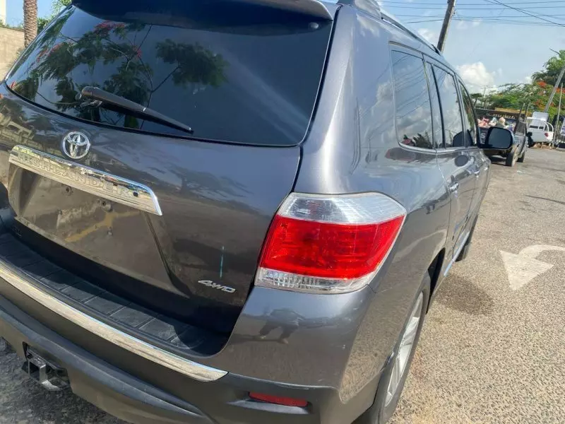Toyota Highlander   - 2013