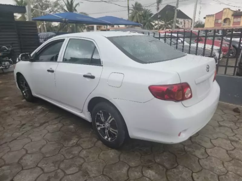 Toyota Corolla   - 2010