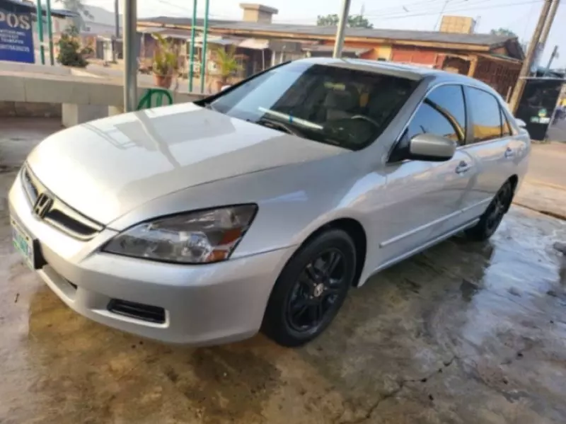 Honda Accord   - 2006