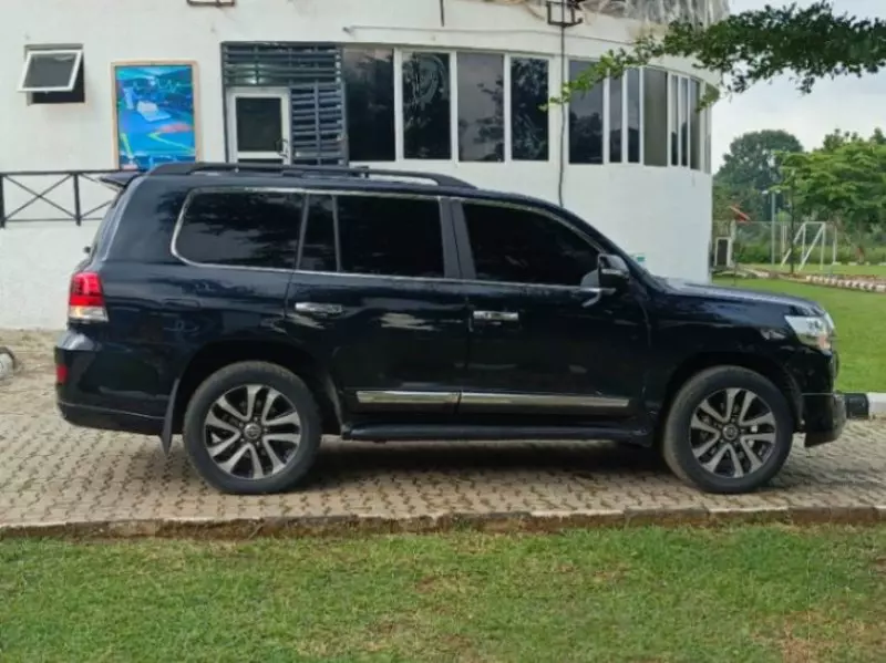 Toyota Landcruiser  V8   - 2009