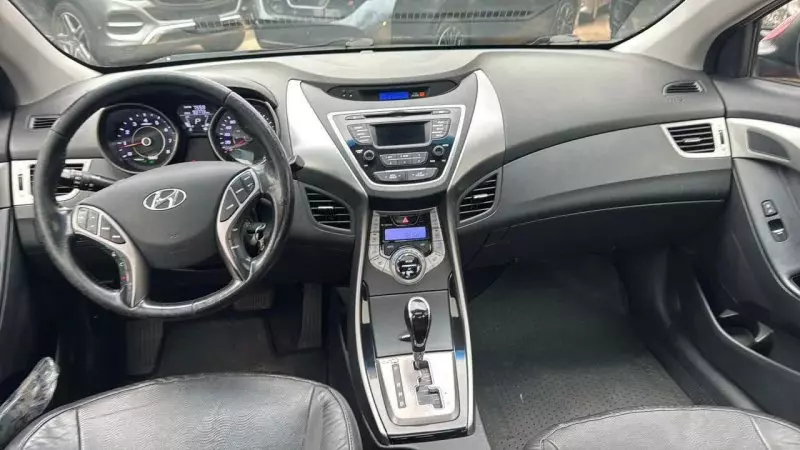 Hyundai Elantra   - 2013