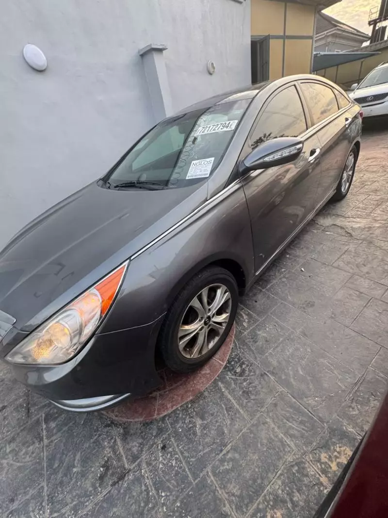 Hyundai Sonata   - 2011