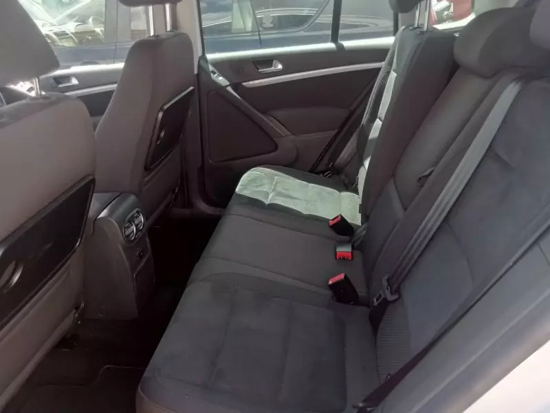 Volkswagen Tiguan   - 2015