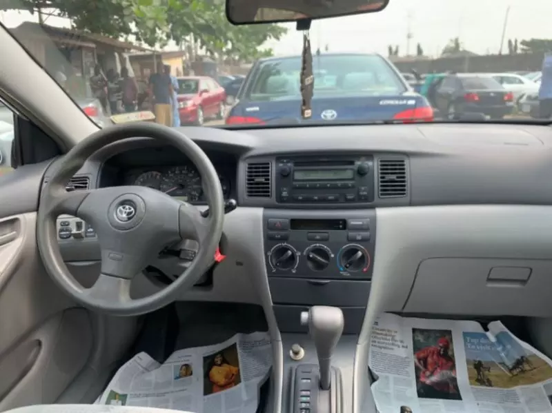 Toyota Camry   - 2010