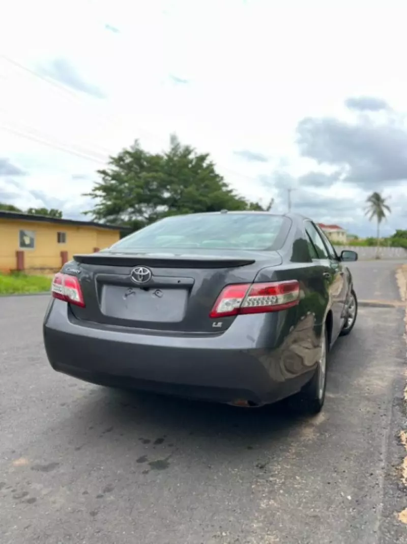 Toyota Camry   - 2010