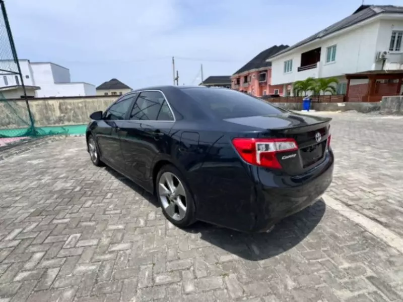 Toyota Camry   - 2014