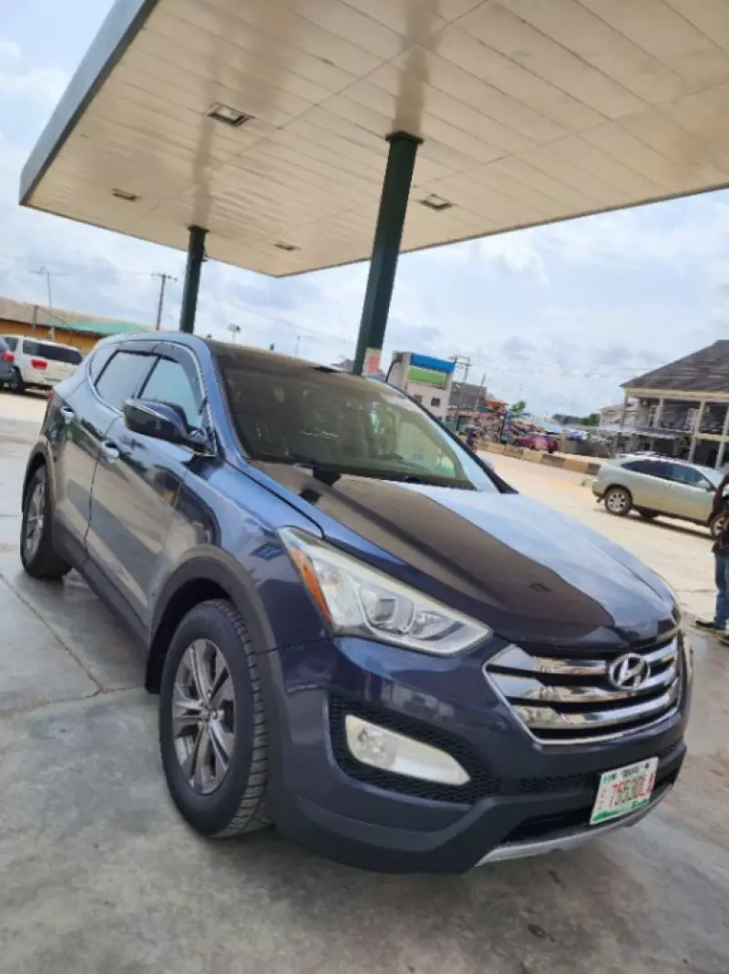 Hyundai Santa Fe   - 2013