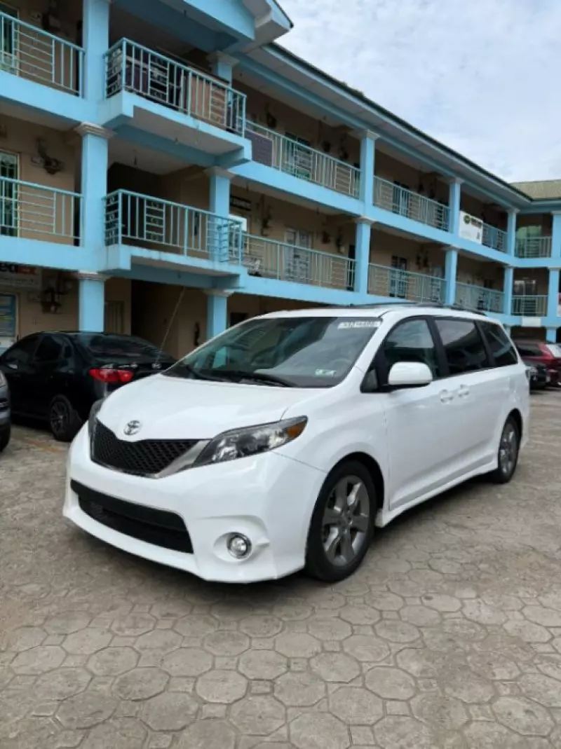 Toyota Sienna   - 2012