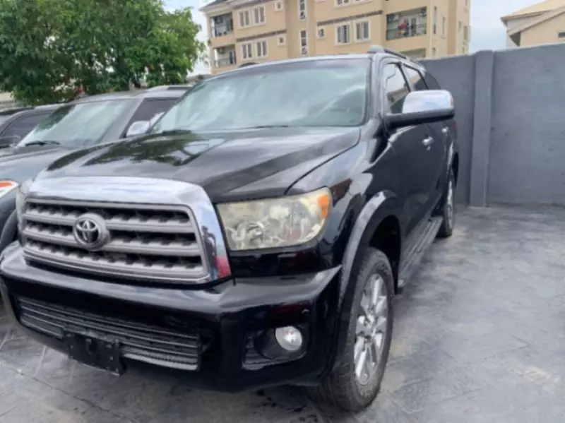 Toyota Sequoia   - 2010