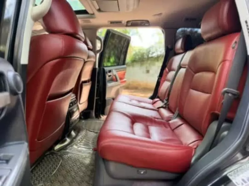 Toyota Land Cruiser V8   - 2010