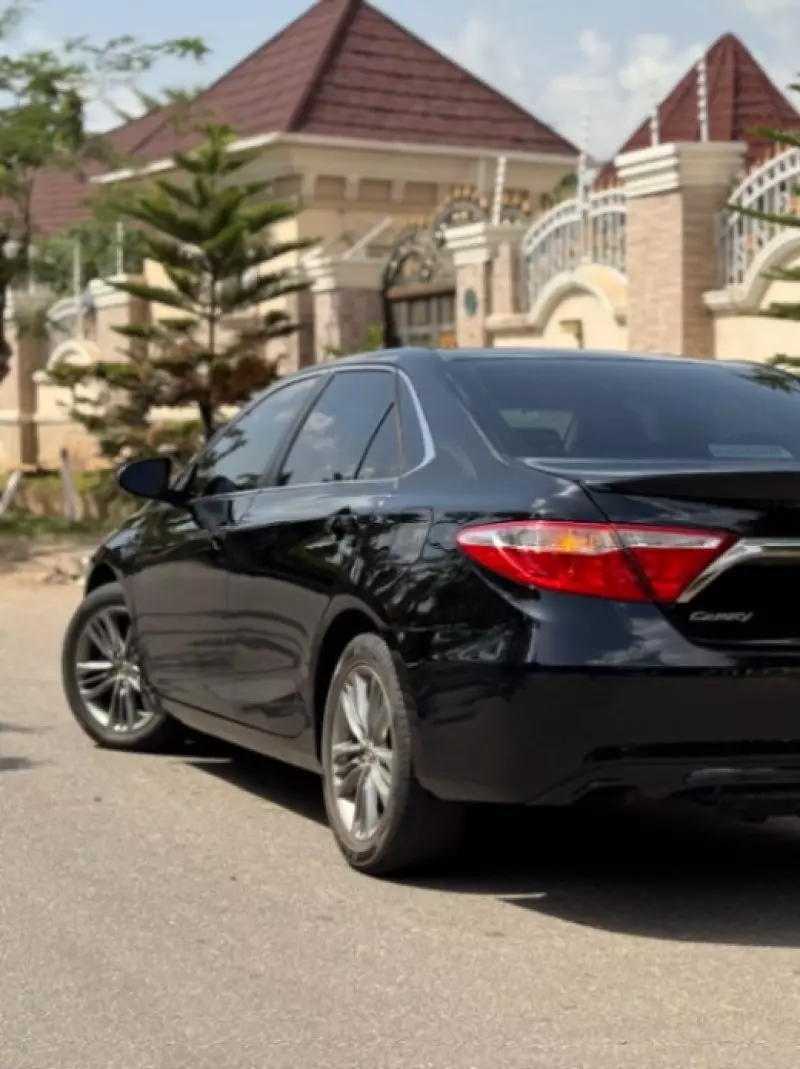 Toyota camry   - 2016