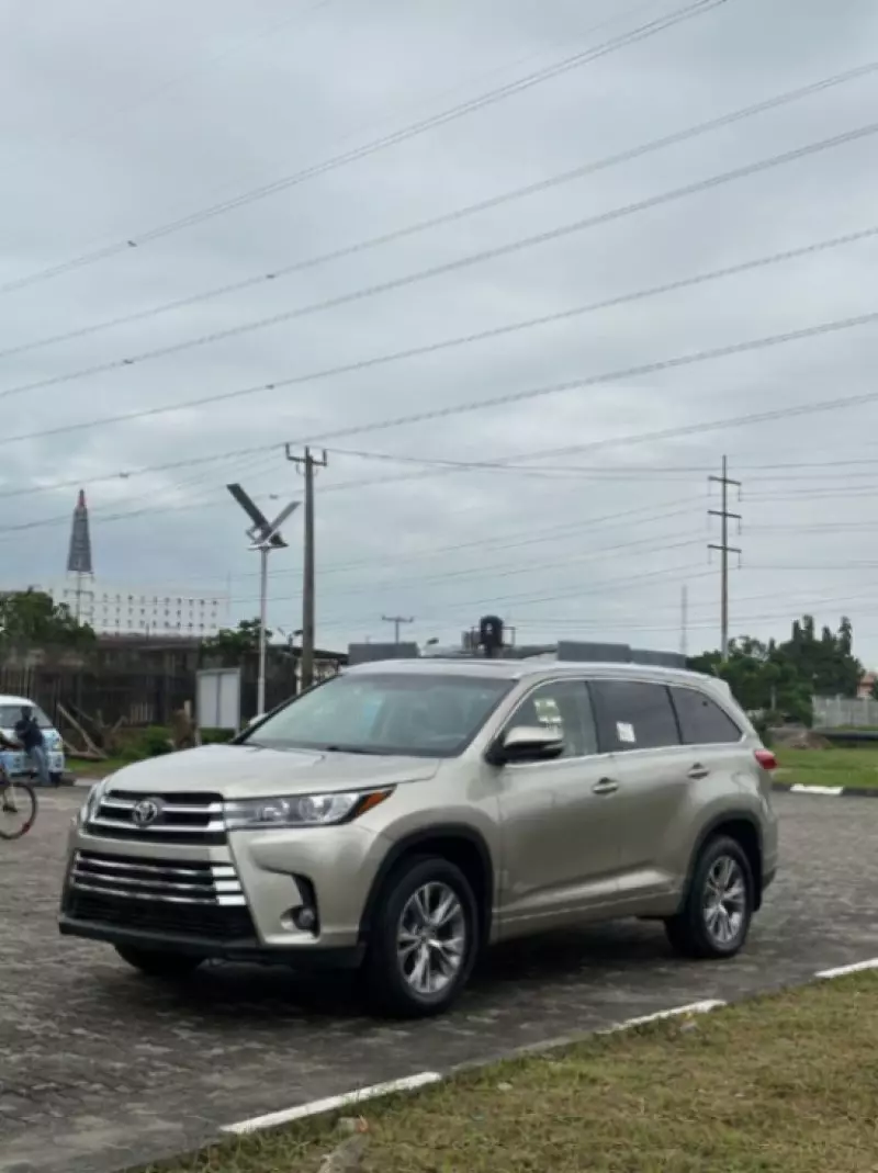 Toyota Highlander   - 2015