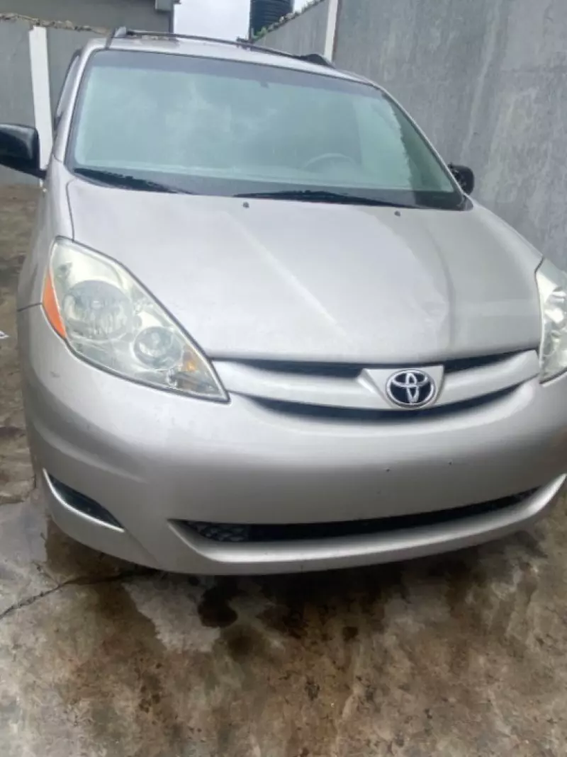 Toyota Sienna   - 2006
