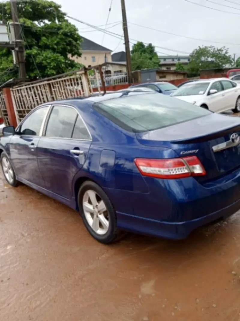 Toyota camry   - 2010