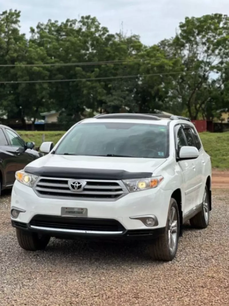 Toyota Highlander   - 2013