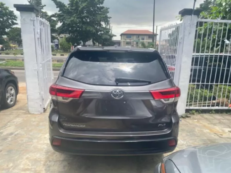 Toyota Highlander   - 2018