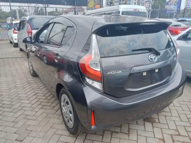 Toyota Aqua   - 2018