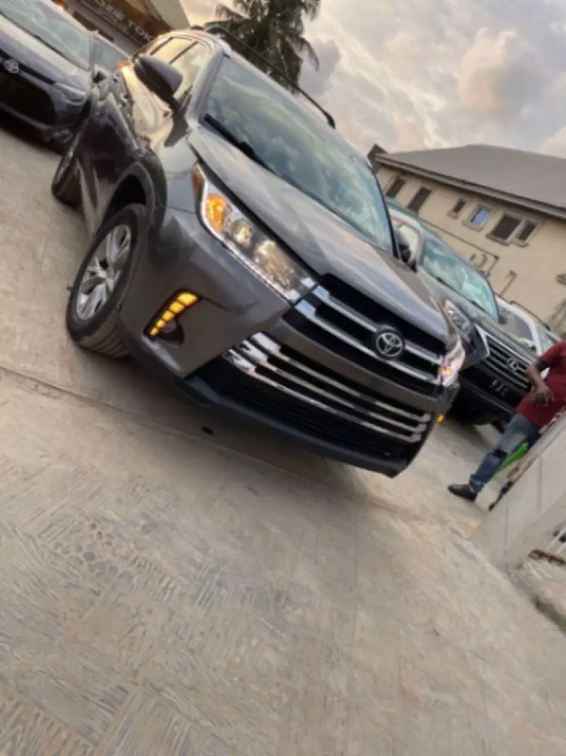 Toyota Highlander   - 2015