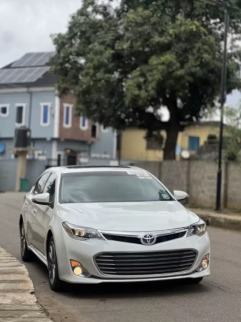 Toyota Avalon   - 2015