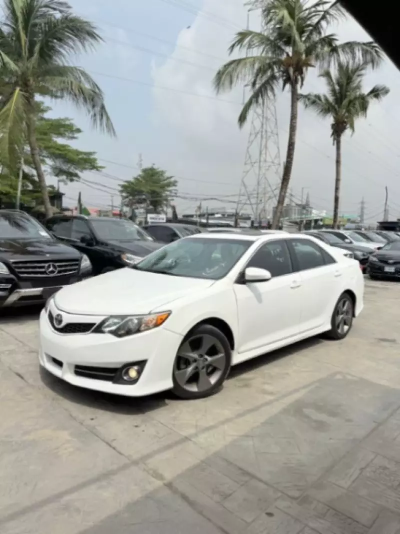 Toyota Camry - 2012