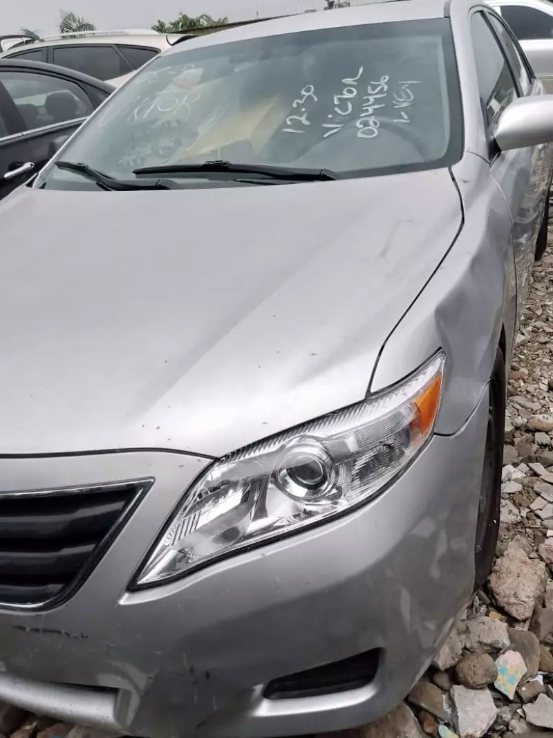 Toyota Camry   - 2010