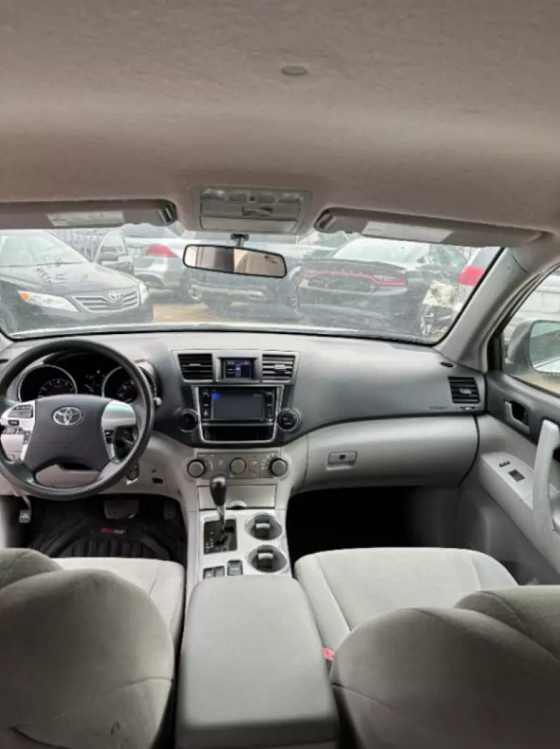 Toyota Highlander   - 2013