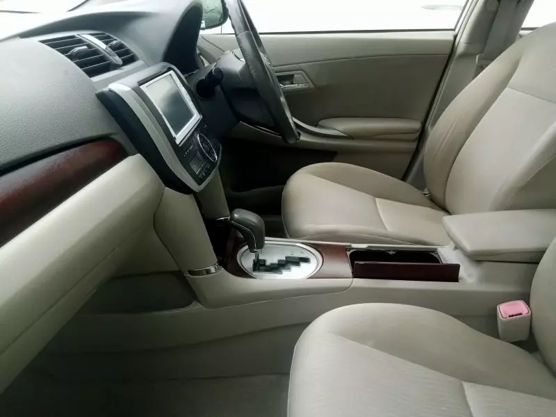 Toyota Premio    - 2012