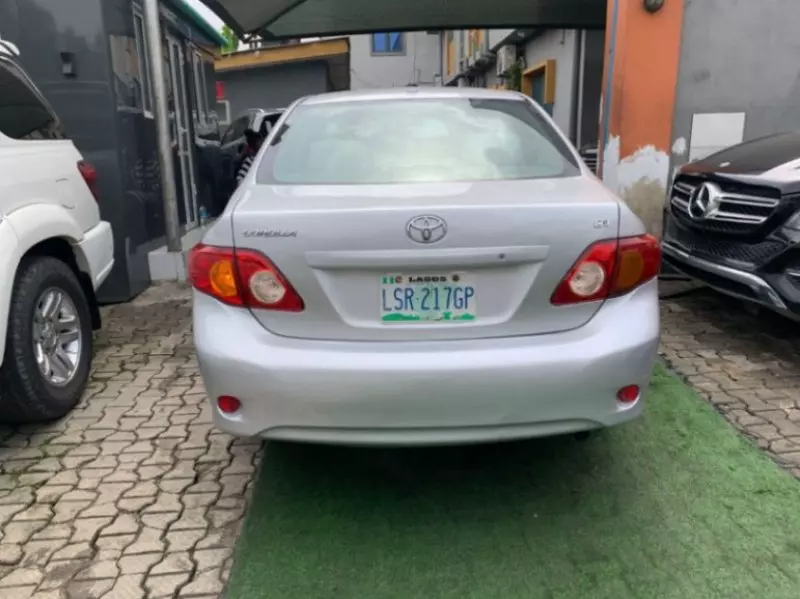 Toyota Corolla   - 2010