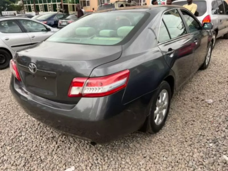 Toyota Camry   - 2011