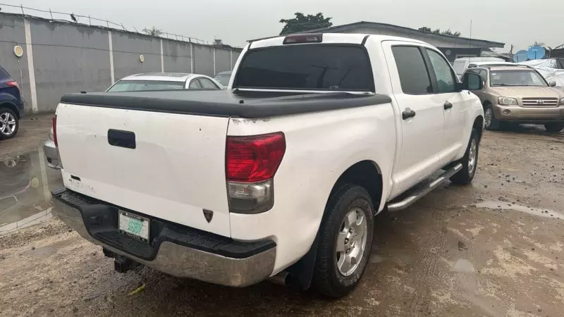 Toyota Tundra   - 2010