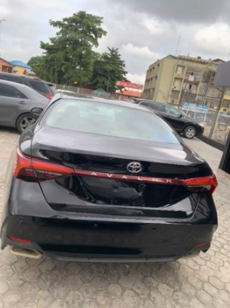 Toyota Avalon   - 2020