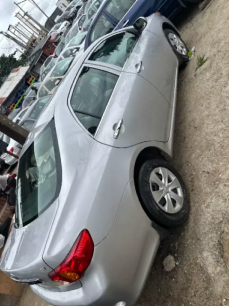 Toyota corolla   - 2010