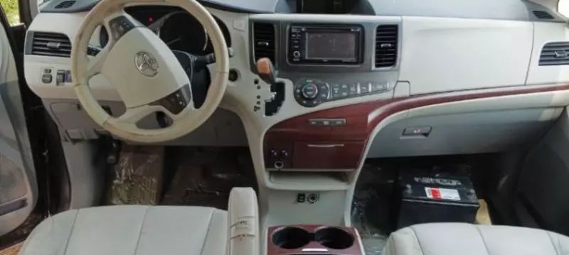 Toyota Sienna   - 2014
