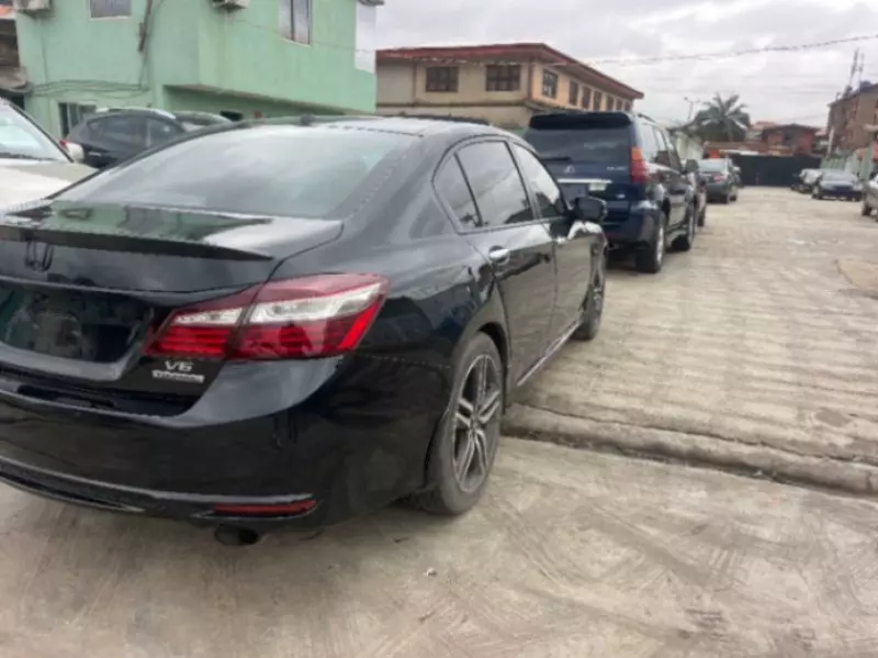 Honda Accord   - 2017