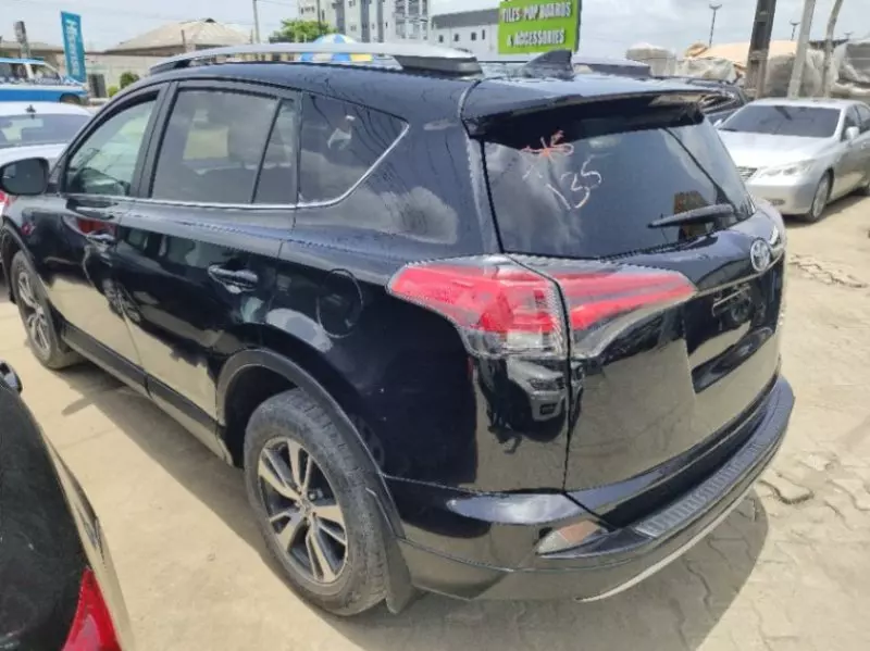 Toyota RAV4   - 2017