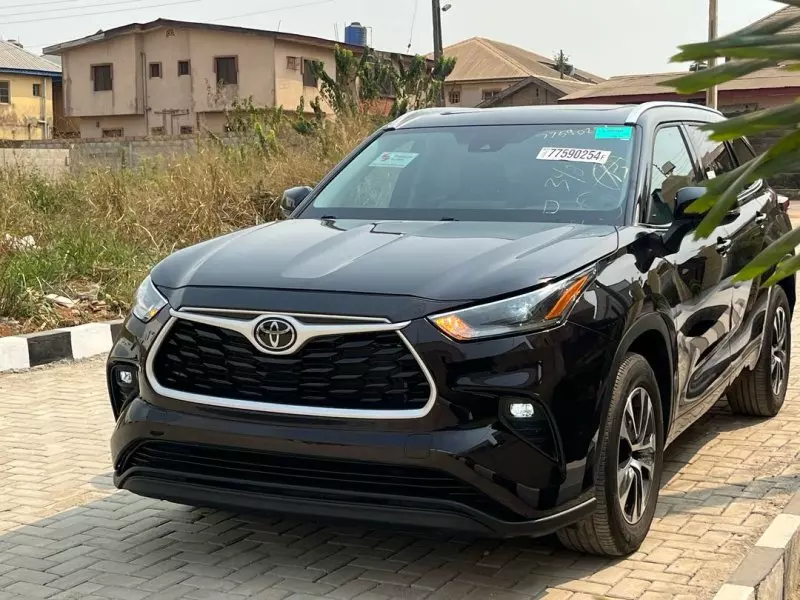 Toyota Highlander   - 2021