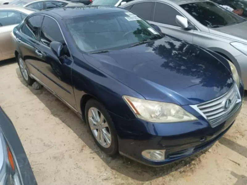 Toyota Camry   - 2011
