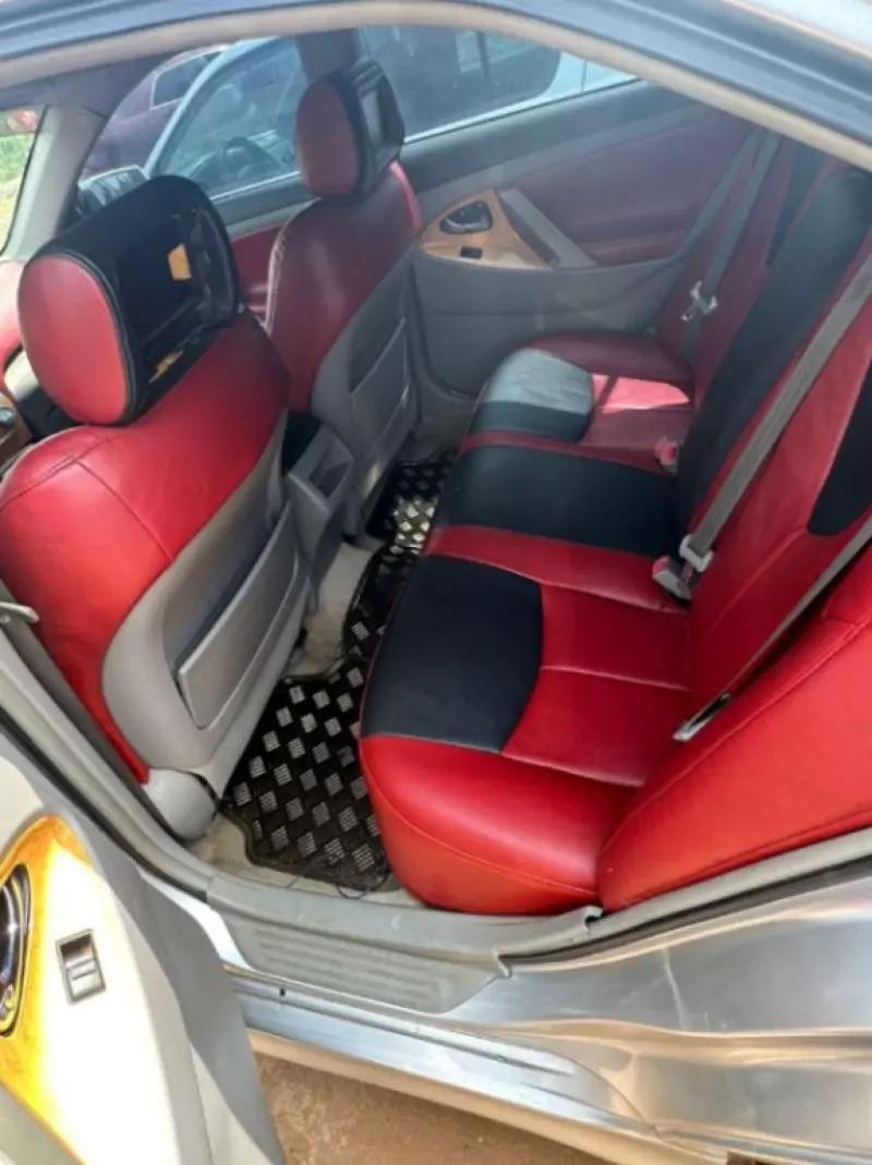 Toyota Camry   - 2010