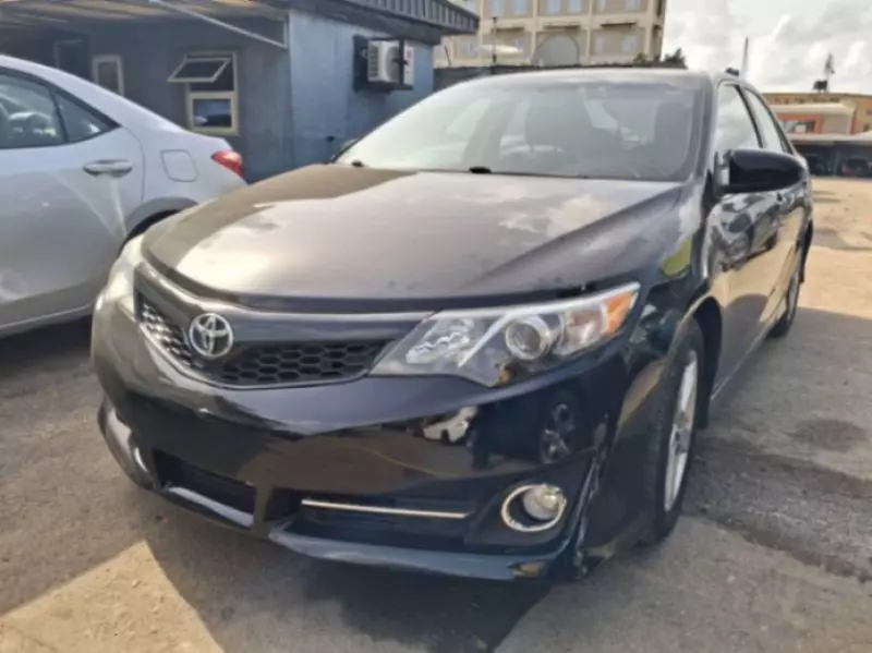 Toyota Camry   - 2014