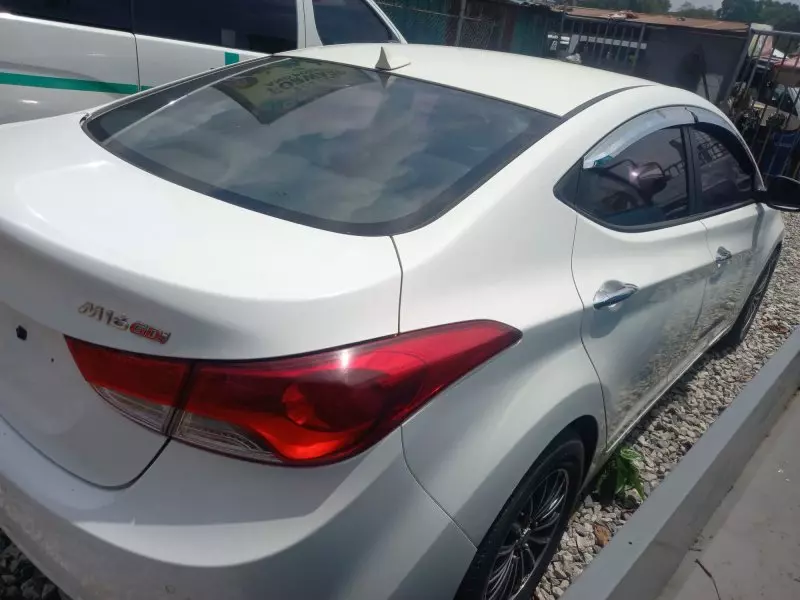 Hyundai Elantra   - 2013