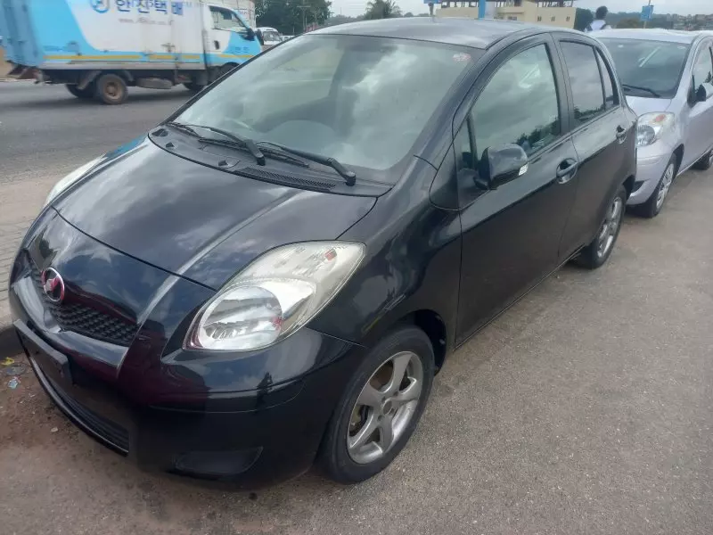 Toyota Vitz   - 2011