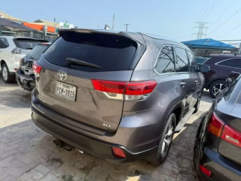 Toyota Highlander - 2015