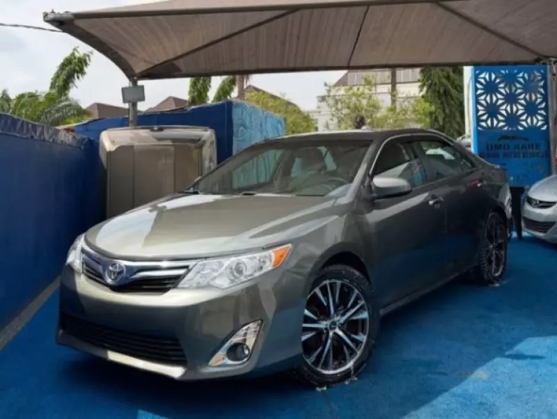 Toyota Camry   - 2013